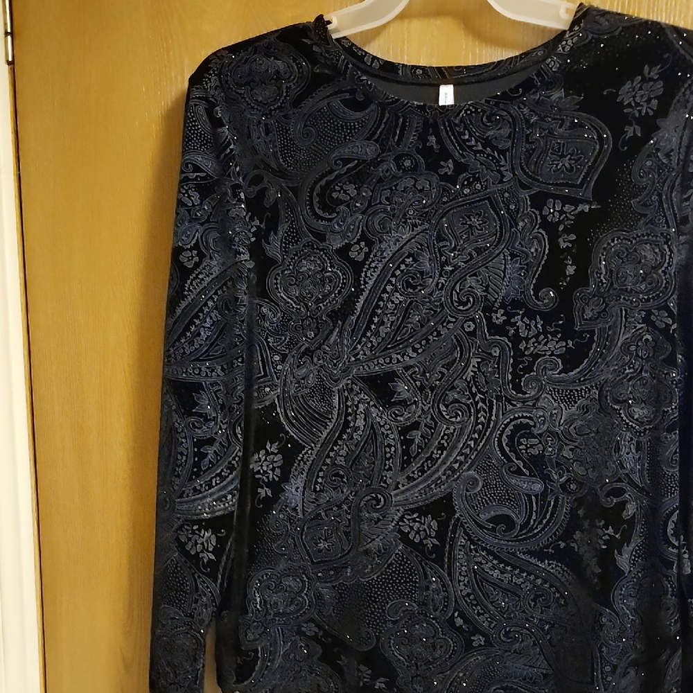Elegant Black Paisley Long Sleeve Top